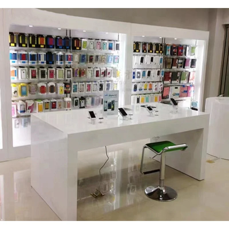 Niestandardowy, drewniany rega – Phone Accessories Store recenzja i cena